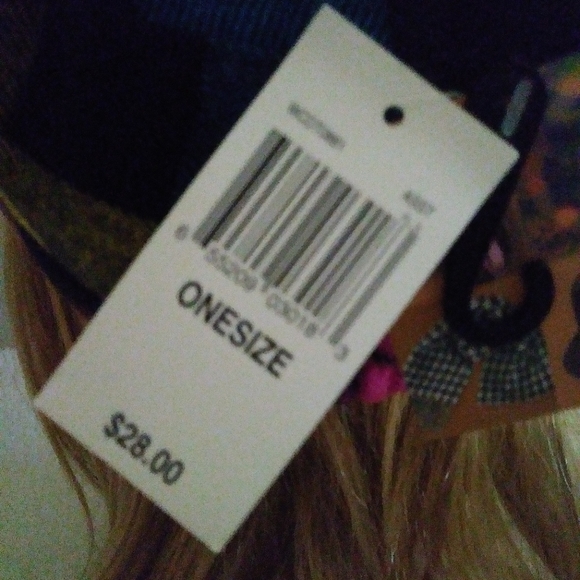 D&Y Women's Hat for Winter - Picture 6 of 8